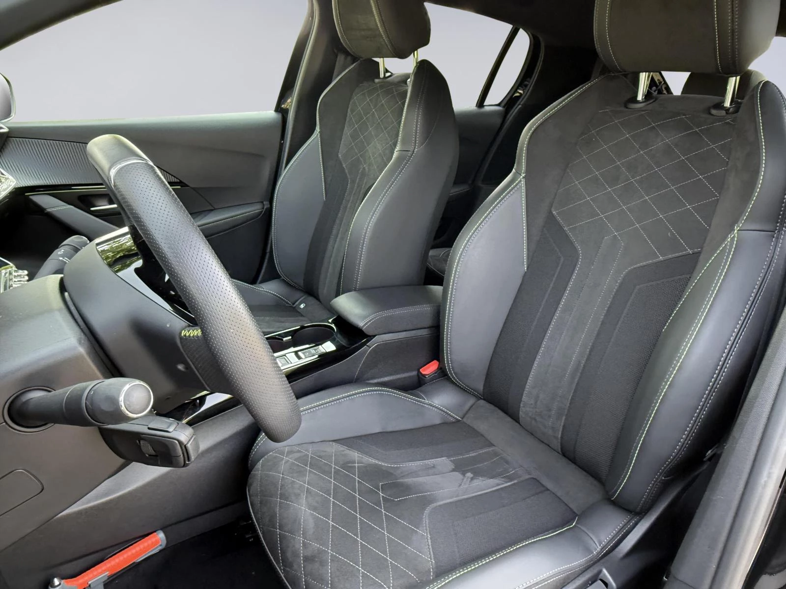 Hoofdafbeelding Peugeot e-208