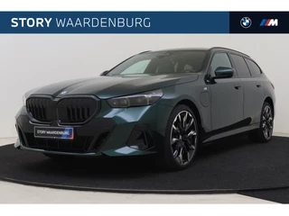 Hoofdafbeelding BMW 5 Serie BMW 5 Serie Touring 530e M Sport Automaat / Panoramadak / Trekhaak / Bowers & Wilkins /  Adaptief onderstel professional / Parking Assistant Professional / Stoelventilatie