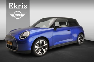 Hoofdafbeelding MINI Electric Mini 3-deurs Cooper SE Favoured / Panoramadak / Head-up / Park assist / JCW Stoelen / LED / Alu wielen 18 inch