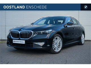 Hoofdafbeelding BMW i5 BMW i5 eDrive40 / Achteruitrijcamera / Adaptieve LED / Parking Assistant / Stoelverwarming
