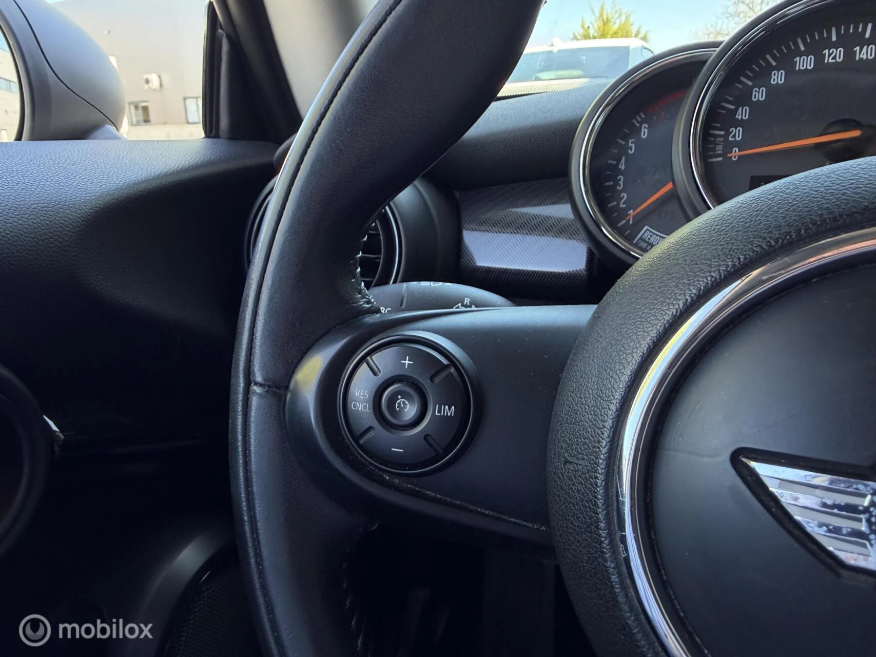 Hoofdafbeelding MINI One