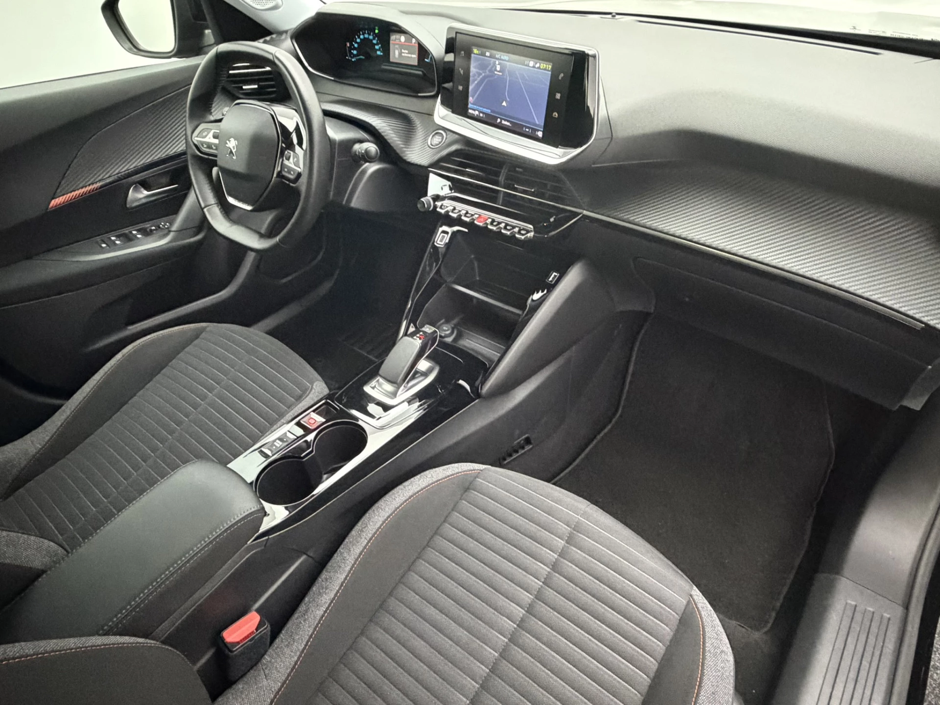 Hoofdafbeelding Peugeot e-2008