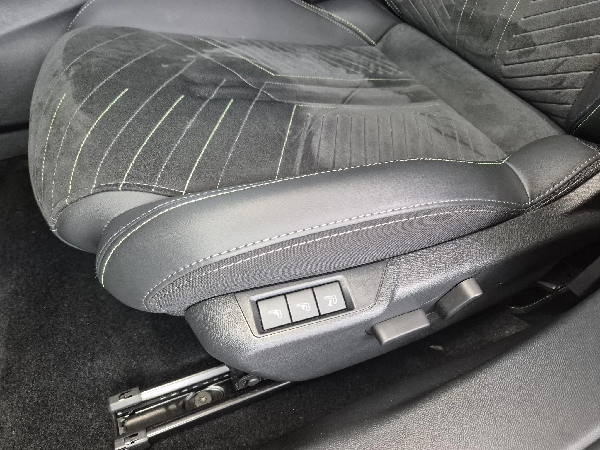 Hoofdafbeelding Peugeot e-2008