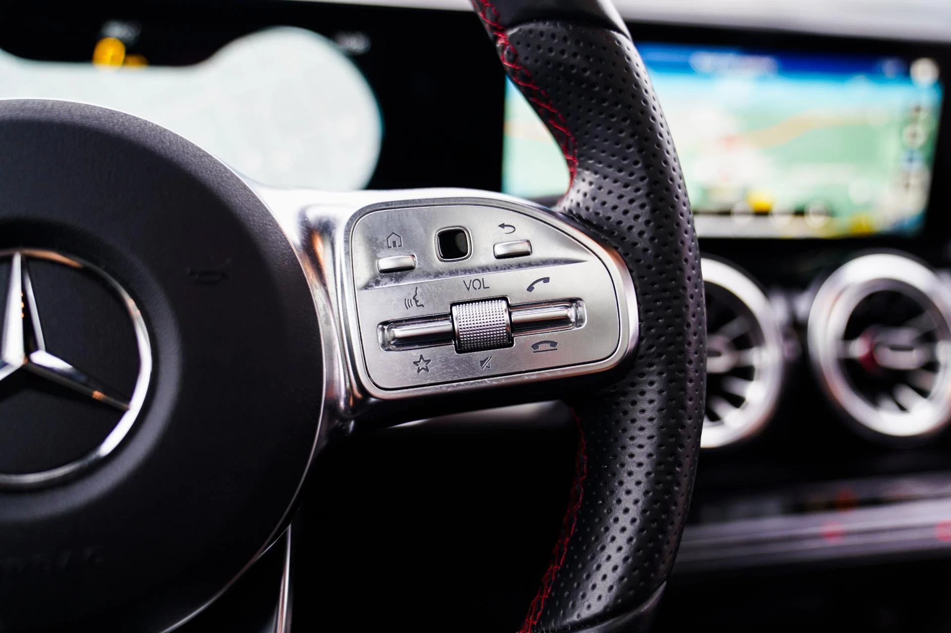 Hoofdafbeelding Mercedes-Benz EQB