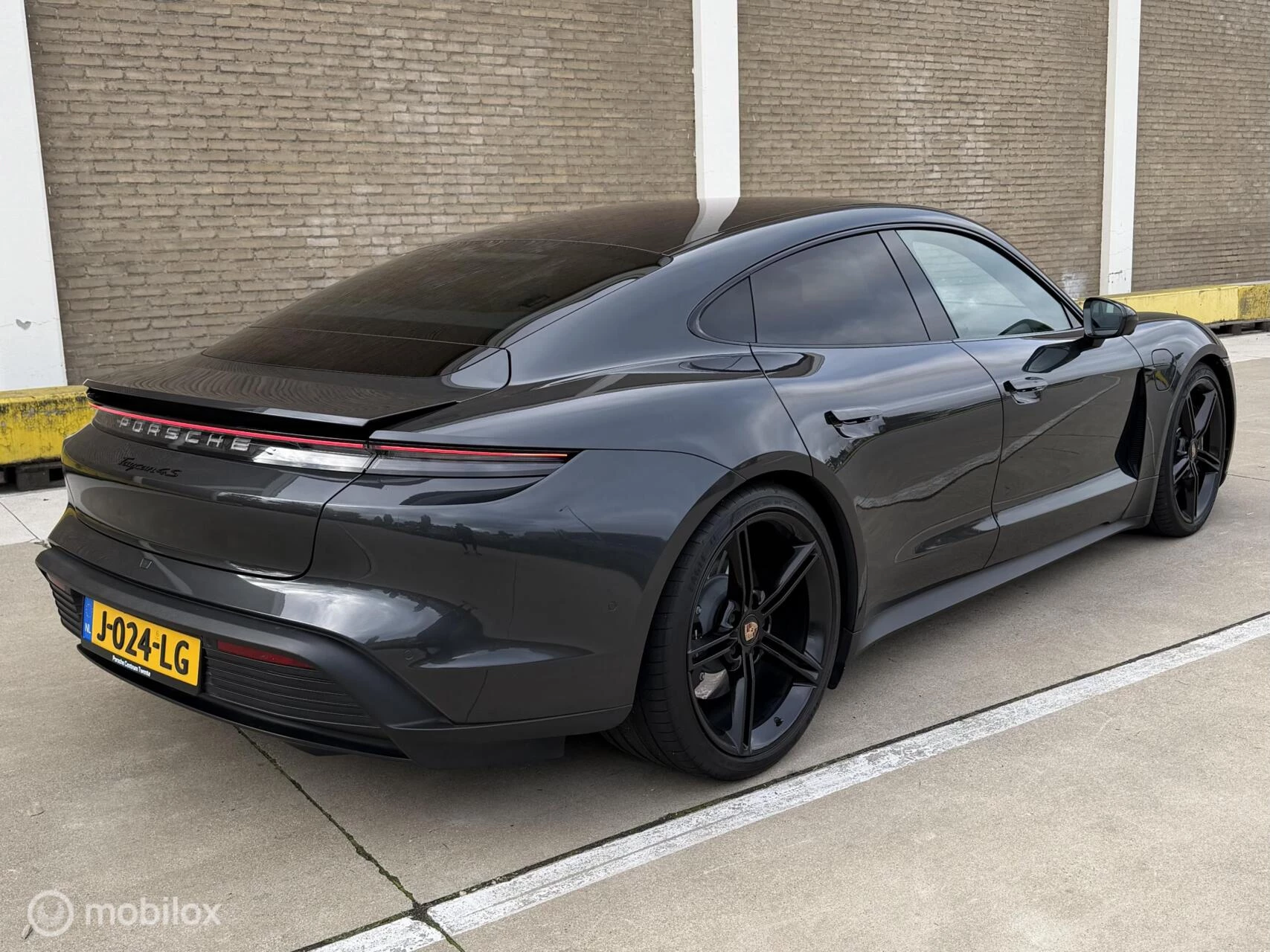 Hoofdafbeelding Porsche Taycan