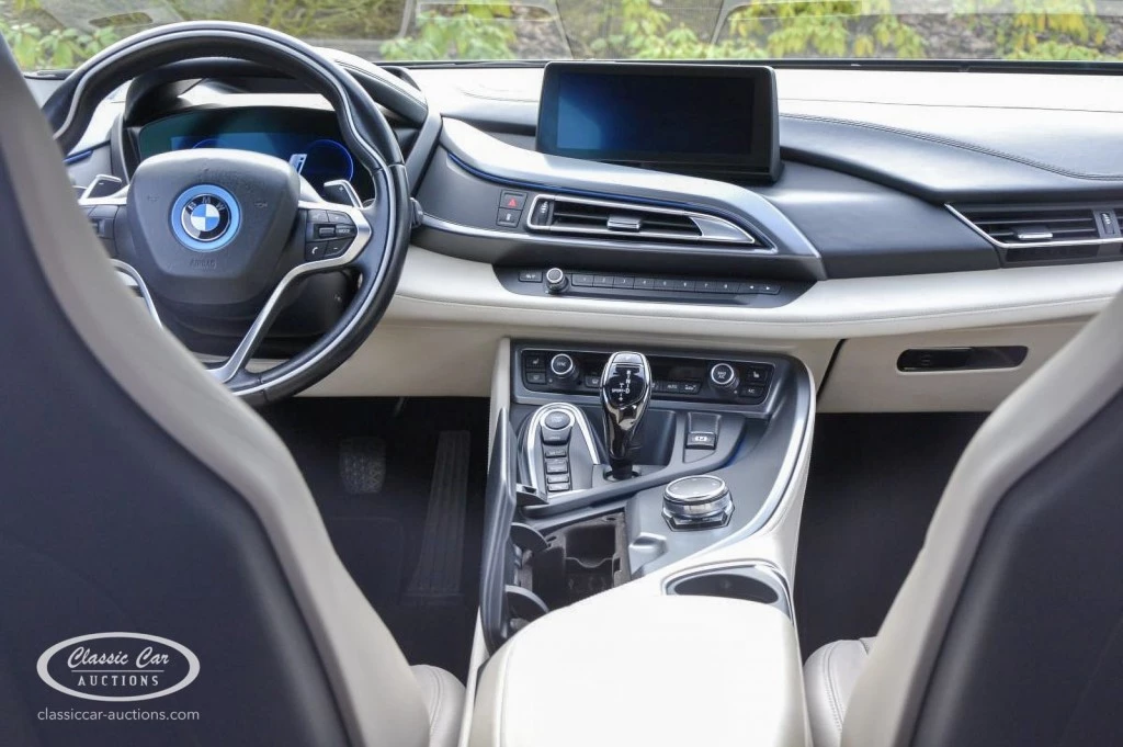Hoofdafbeelding BMW i8