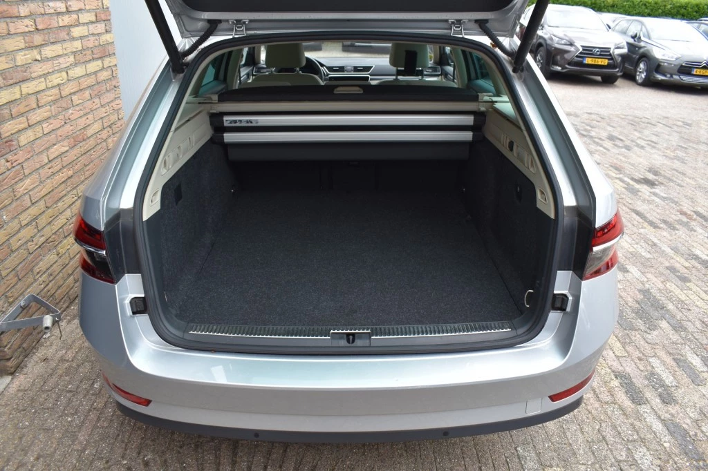 Hoofdafbeelding Škoda Superb