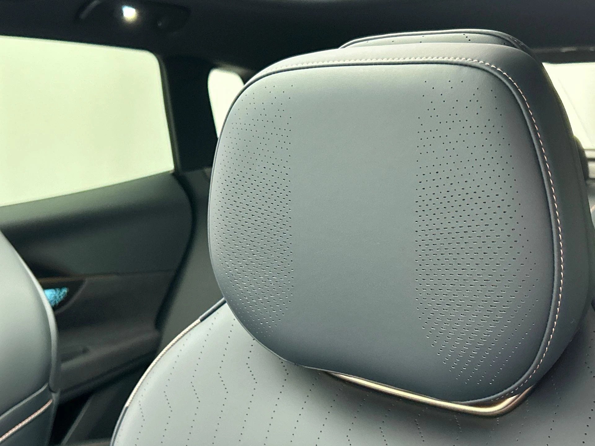 Hoofdafbeelding Lynk & Co 08