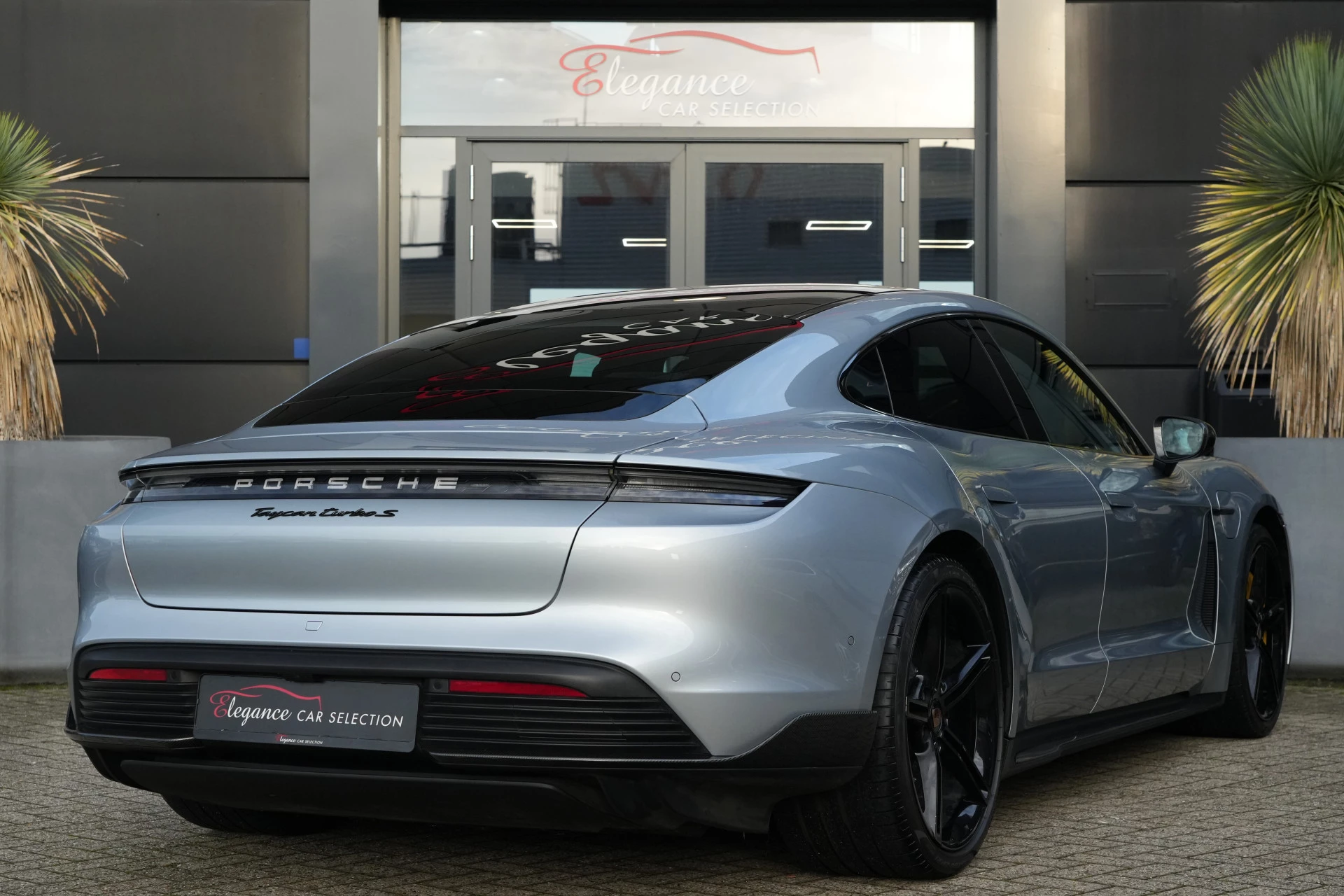Hoofdafbeelding Porsche Taycan