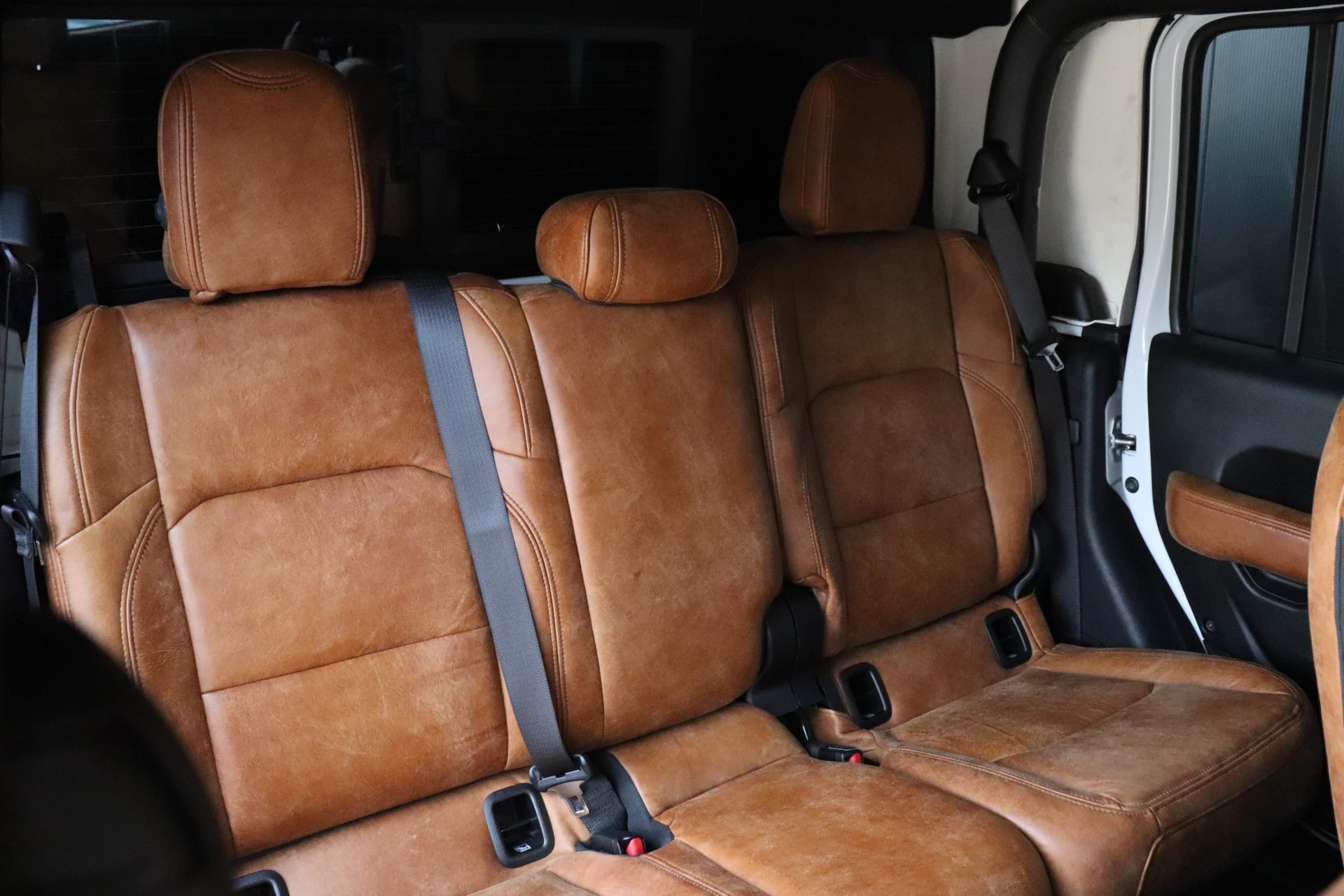Hoofdafbeelding Jeep BRUTE | 246 PK | LEDER | CAMERA | NAVI | CRUISE | UNIEK NW-PRIJS 250.000,-