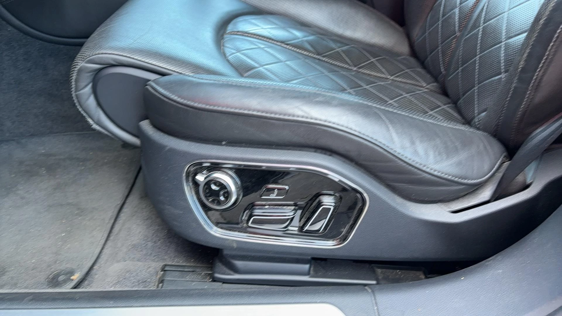 Hoofdafbeelding Audi A8