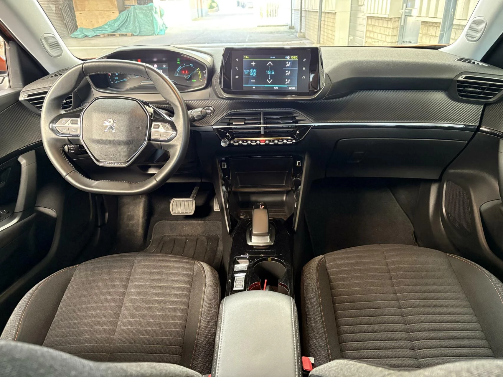 Hoofdafbeelding Peugeot e-2008