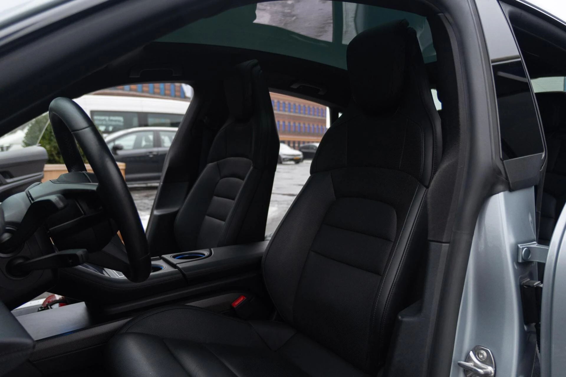 Hoofdafbeelding Porsche Taycan