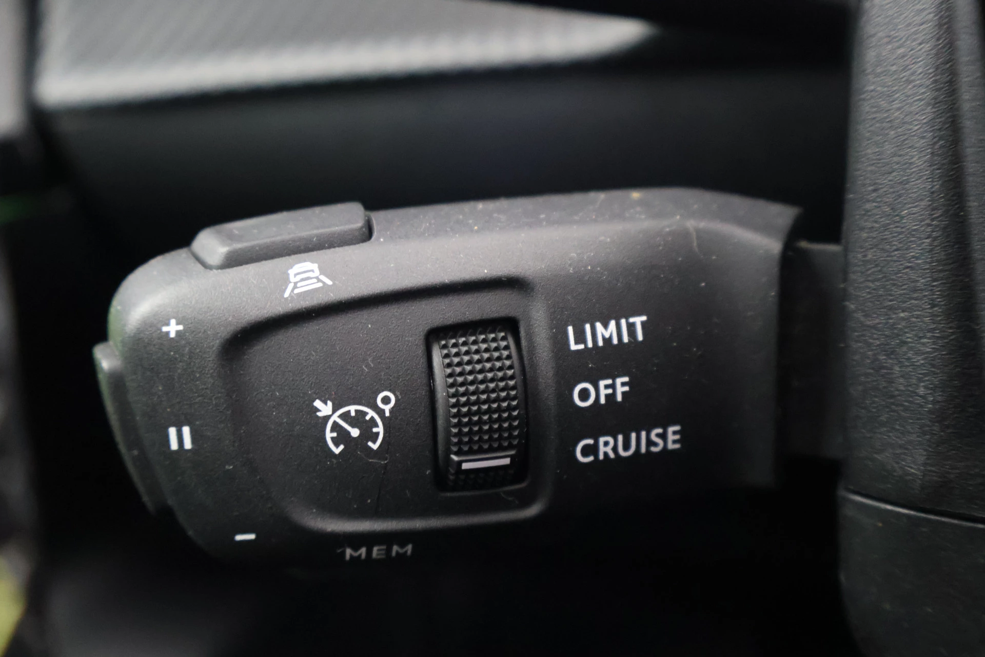 Hoofdafbeelding Peugeot e-2008