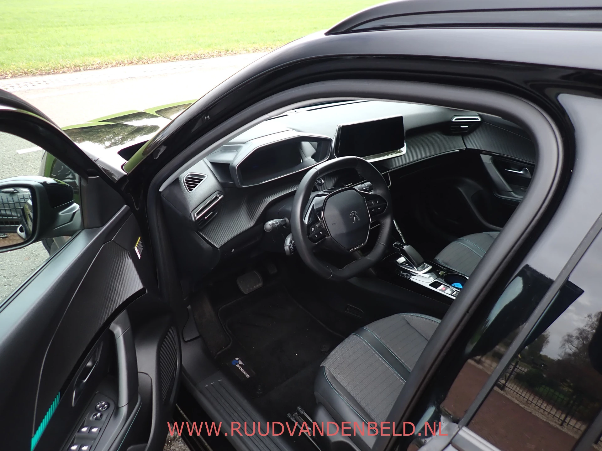 Hoofdafbeelding Peugeot e-2008