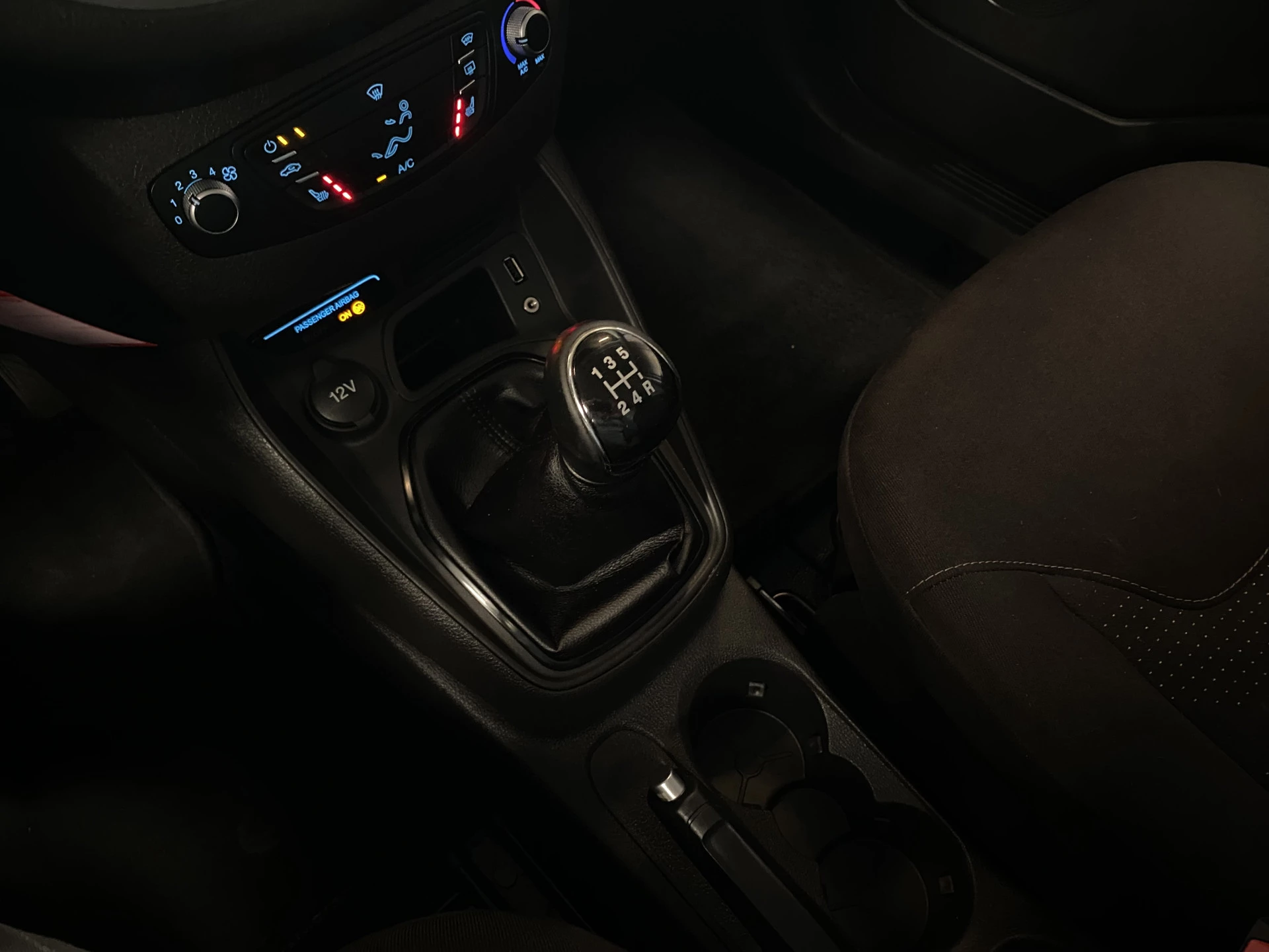 Hoofdafbeelding Ford Transit Courier