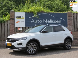 Volkswagen T-Roc 1.5 TSI Sport AUTOMAAT | DIGITAL DASHBOARD | TREKHAAK | ACHTERUITRIJCAMERA | ADAPTIVE CRUISE | STOELVERWARMING |