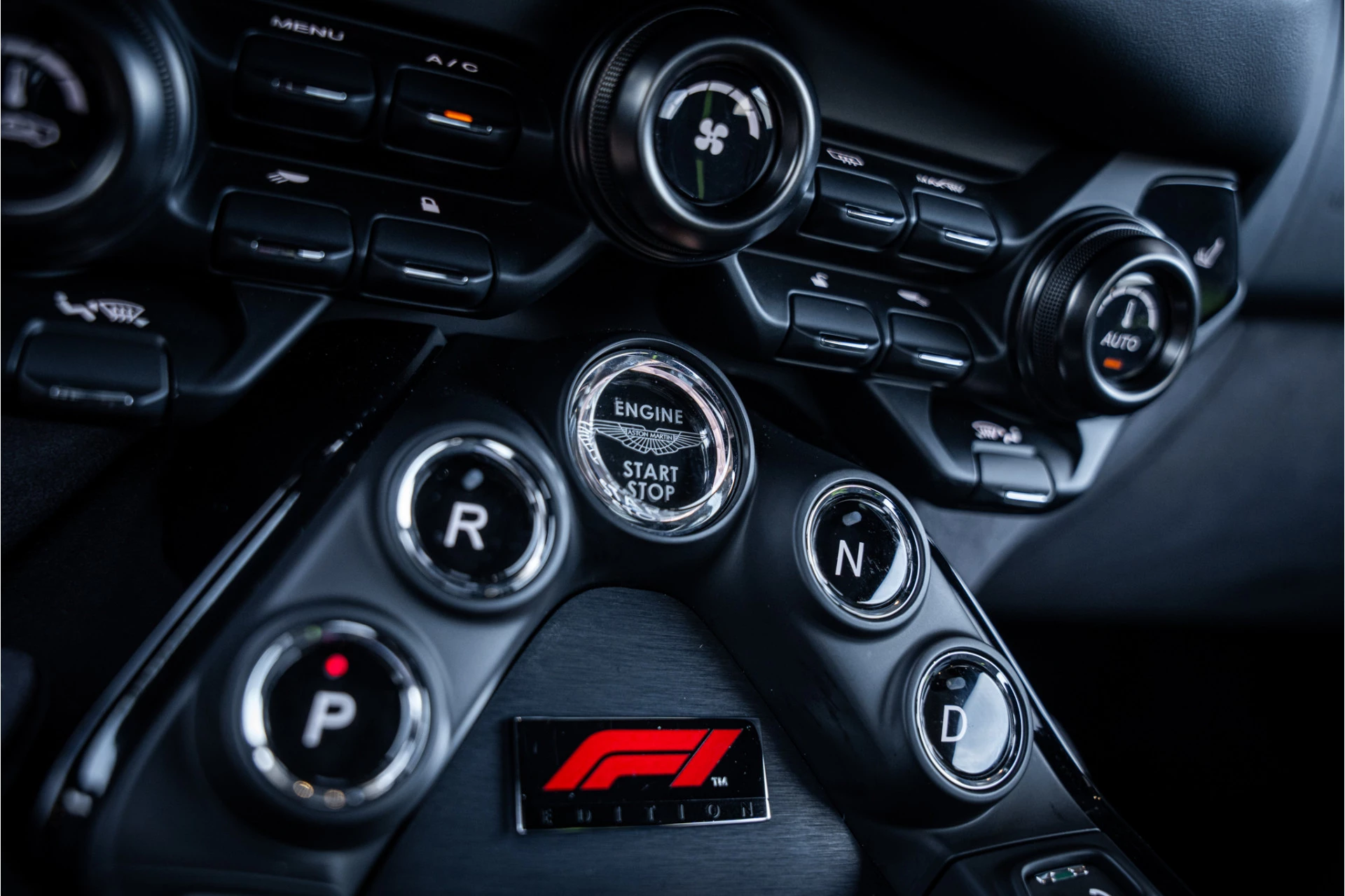Hoofdafbeelding Aston Martin V8 Vantage