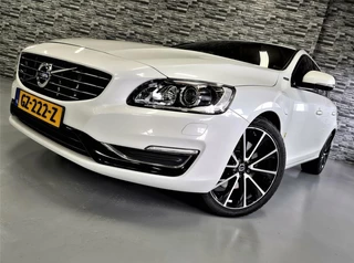 Volvo V60 2.4 D5 AWD Twin Engine R Design 215PK!