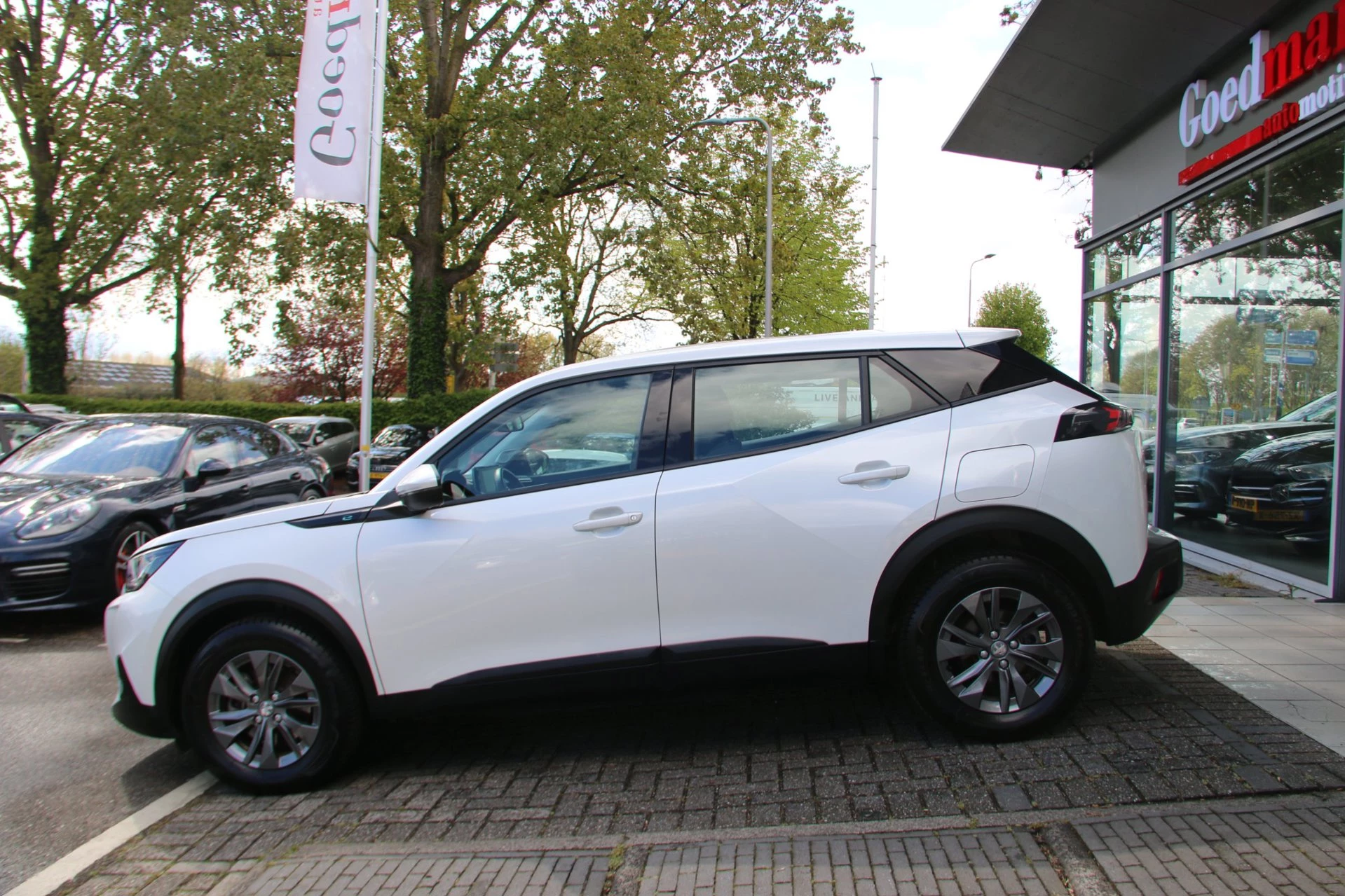 Hoofdafbeelding Peugeot e-2008