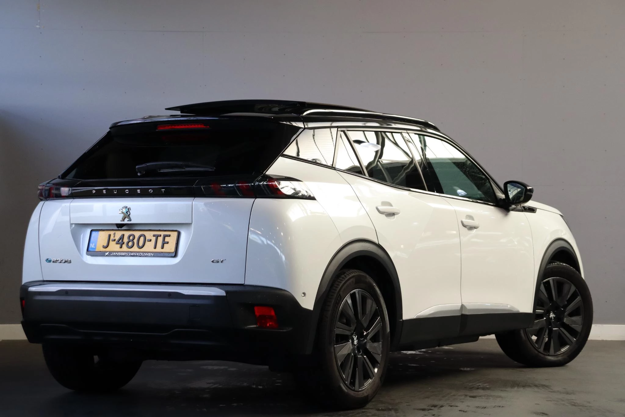 Hoofdafbeelding Peugeot e-2008