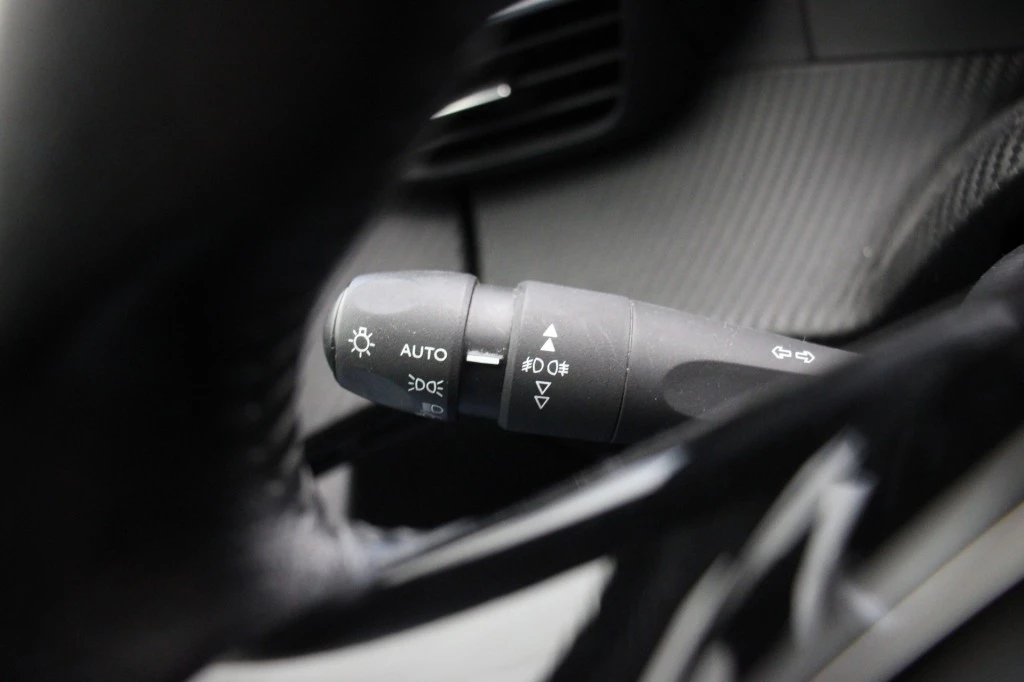 Hoofdafbeelding Peugeot e-2008