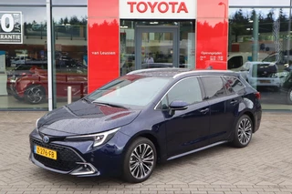 Toyota Corolla Touring Sports Hybrid 140 Dynamic NAVI PARK-SENSOREN BLIND-SPOT KEYLESS APPLE/ANDROID LM-VELGEN EL-ACHTERKLEP NL-AUTO