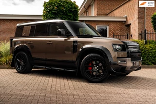 Hoofdafbeelding Land Rover Defender Land Rover Defender 110 P400e 110 X-Dynamic 404 PK URBAN Luchtvering Trekhaak 360 Camera Meridian 22''