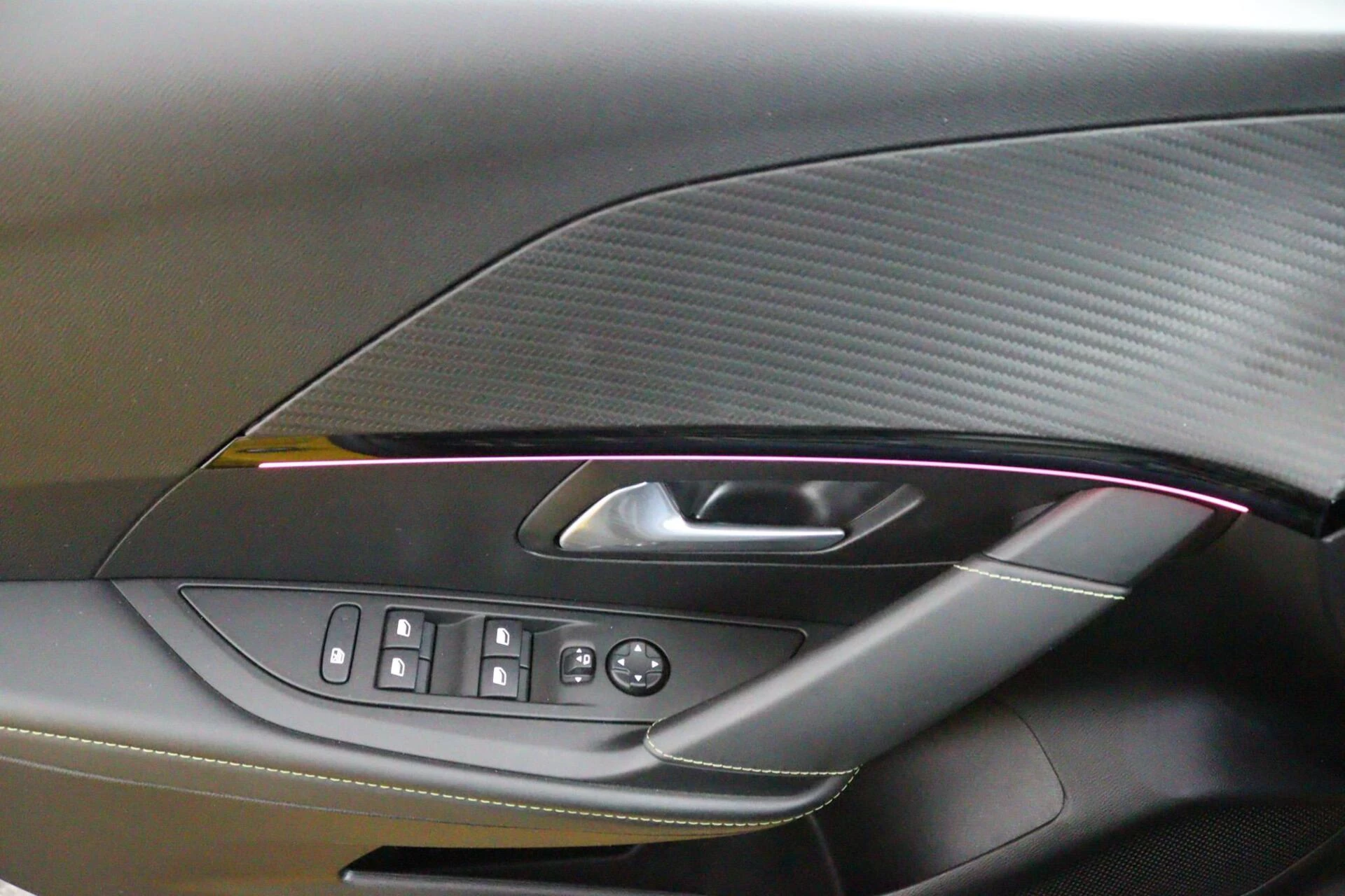 Hoofdafbeelding Peugeot e-208