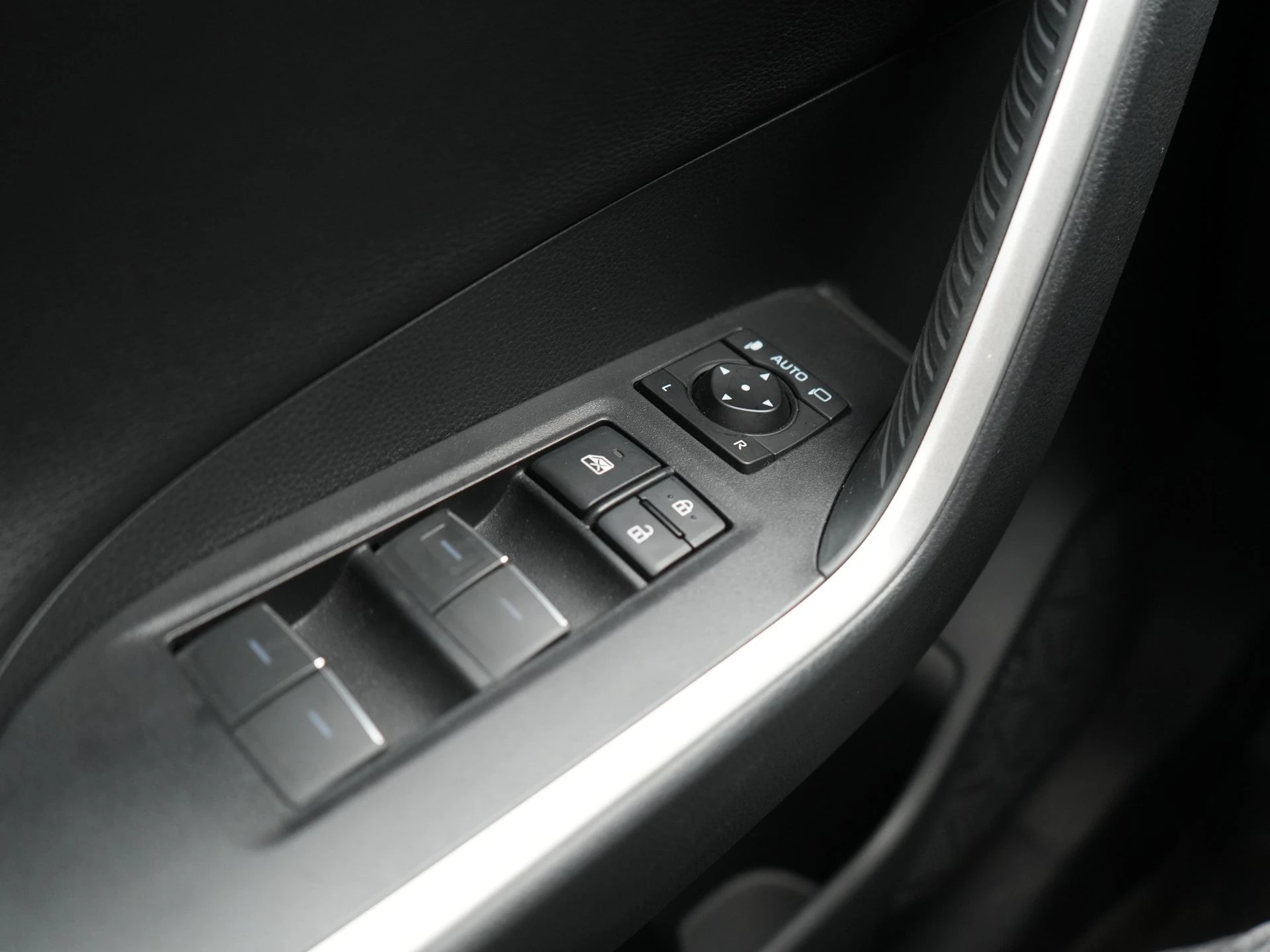 Hoofdafbeelding Suzuki Across
