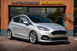 Hoofdafbeelding Ford Fiesta Ford Fiesta ST Panoramadak Recaro PDC Carplay Maxton Design LED Stoelverw.