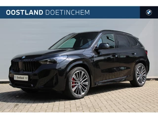 Hoofdafbeelding BMW X1 BMW X1 xDrive25e M Sport Automaat / Trekhaak / Panoramadak / Sportstoelen / Comfort Access / Head-Up / Harman-Kardon / Parking Assistant Plus