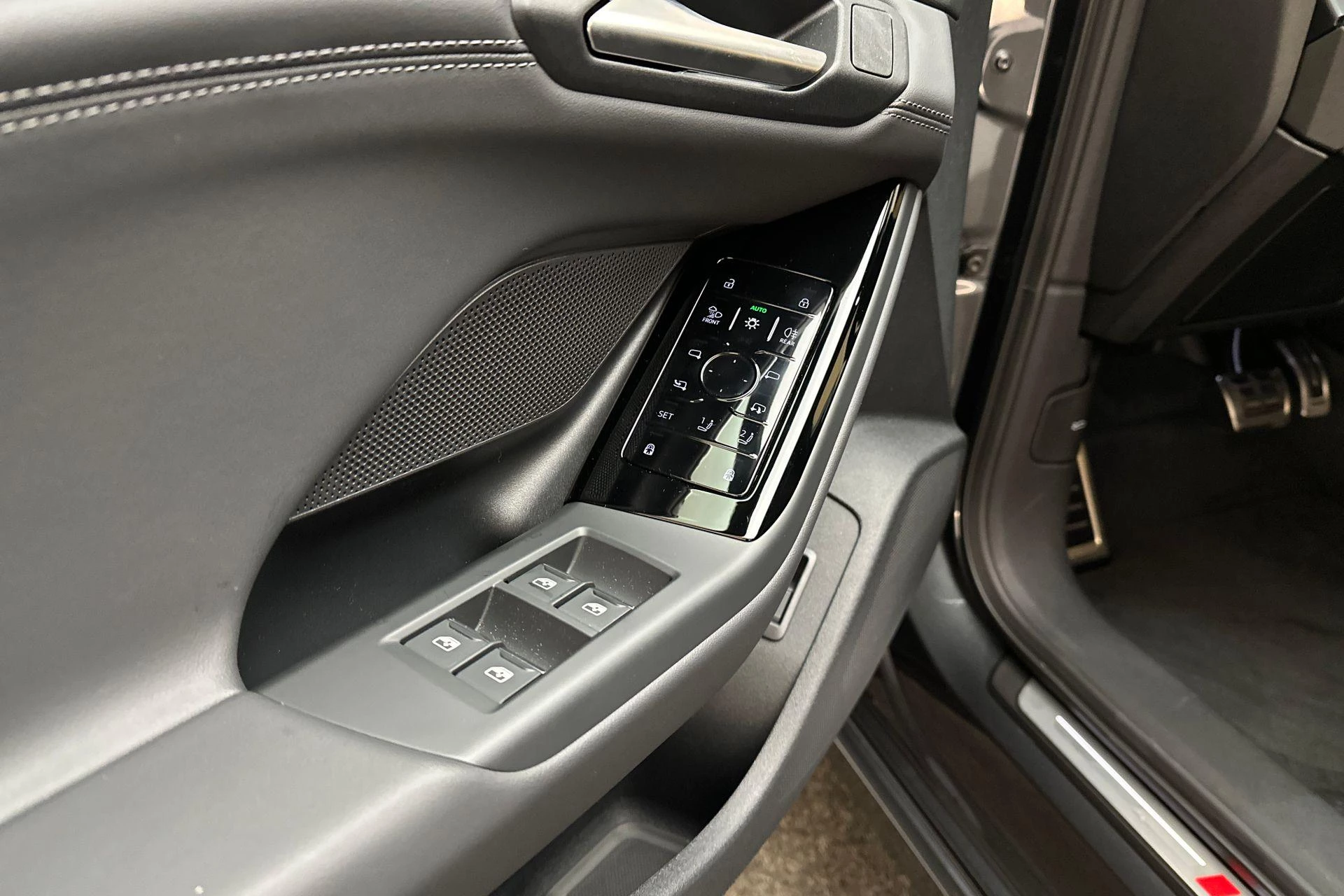 Hoofdafbeelding Audi A6 Avant e-tron