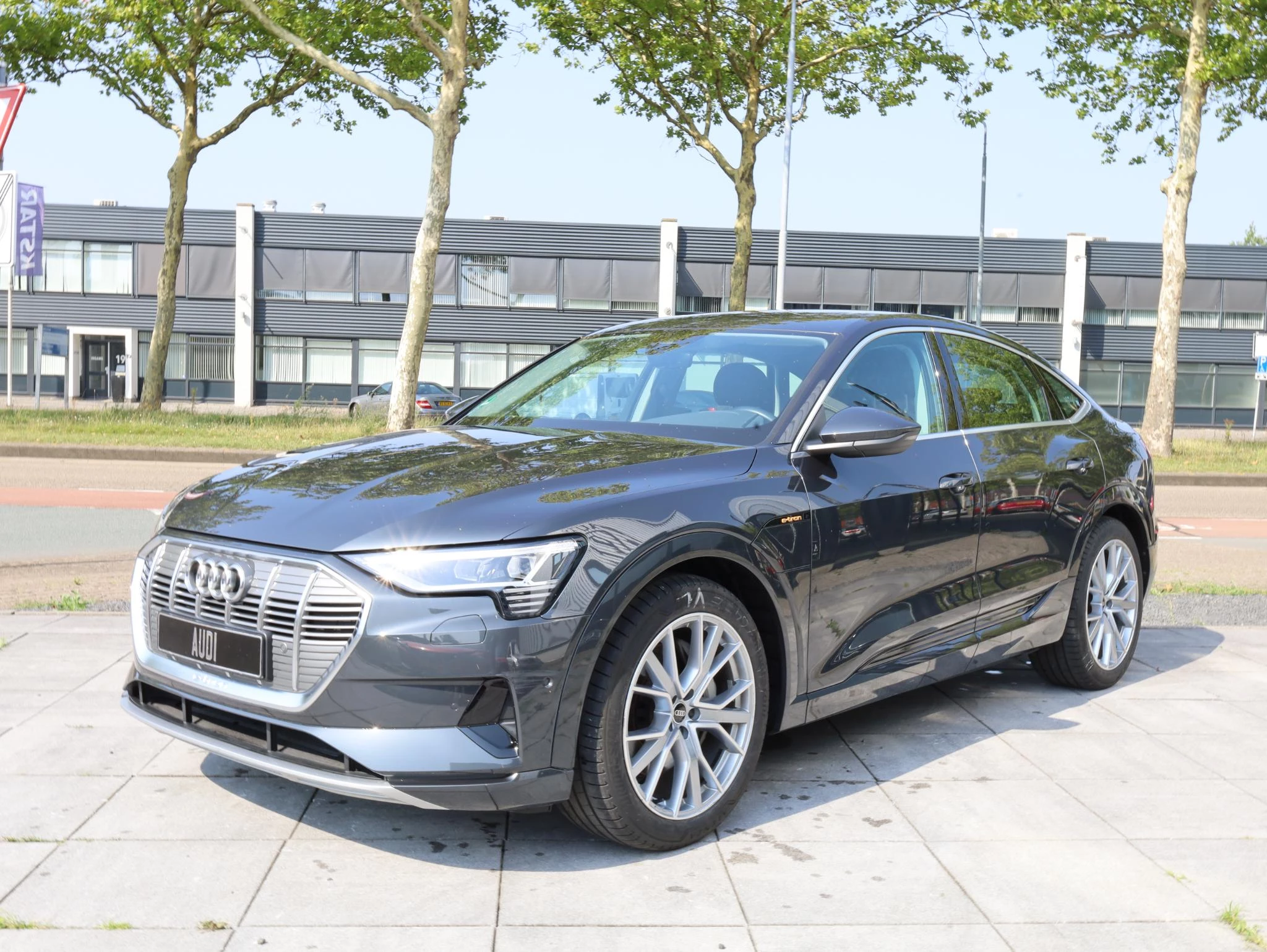 Hoofdafbeelding Audi e-tron