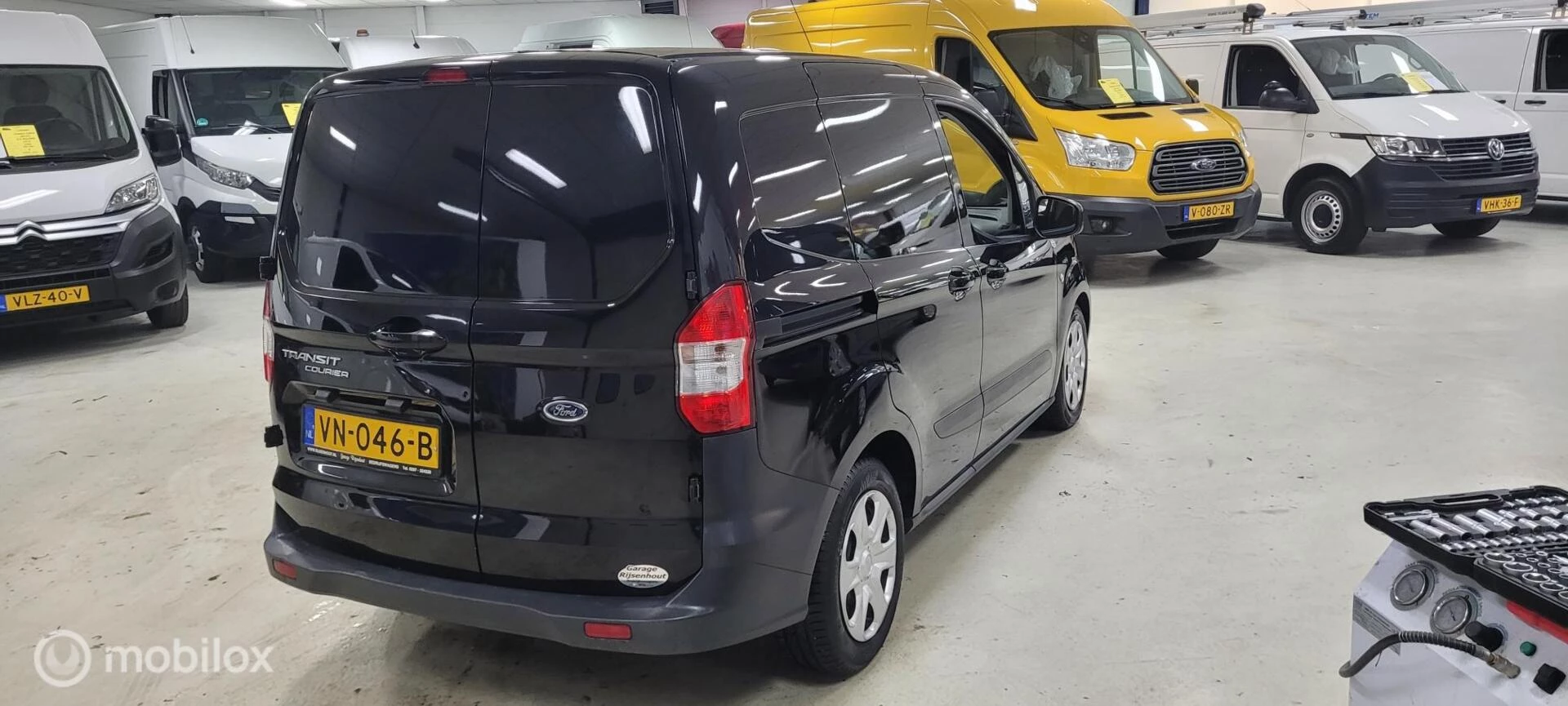 Hoofdafbeelding Ford Transit Courier