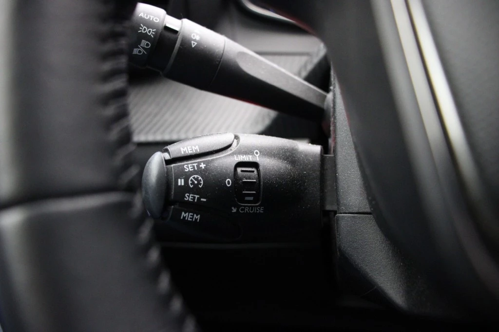 Hoofdafbeelding Peugeot e-208