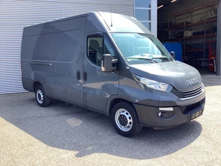 Iveco Daily 35S18V 3.0 180 pk ZF Aut. L2H2 352 EXPORT ONLY 3.5t Trekverm./ Gev.stoel/ Climate/ Camera/ Cruise/ Trekhaak