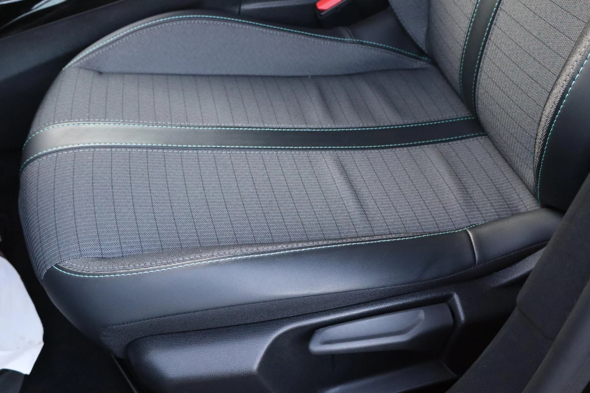 Hoofdafbeelding Peugeot e-208