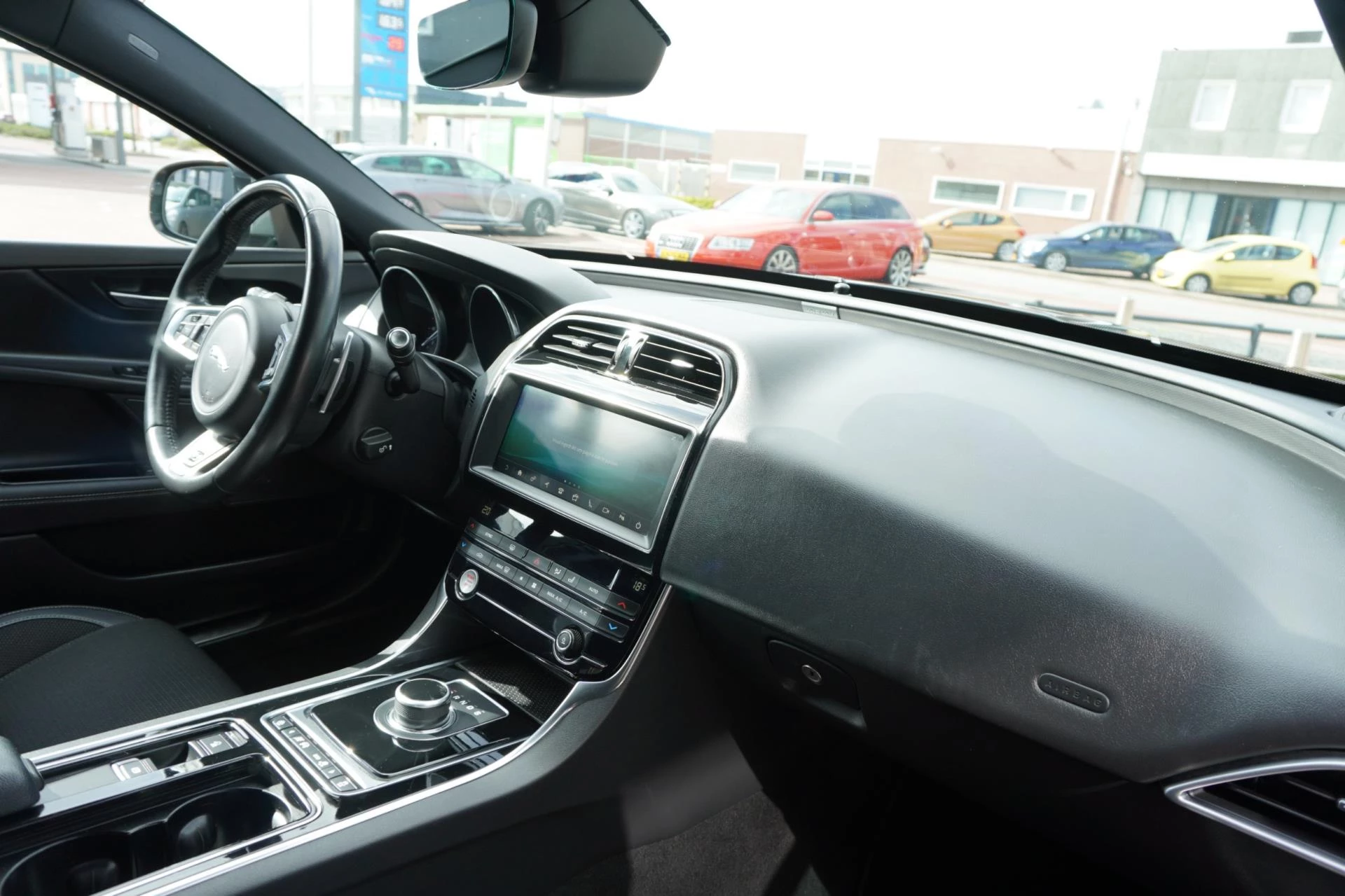 Hoofdafbeelding Jaguar XE