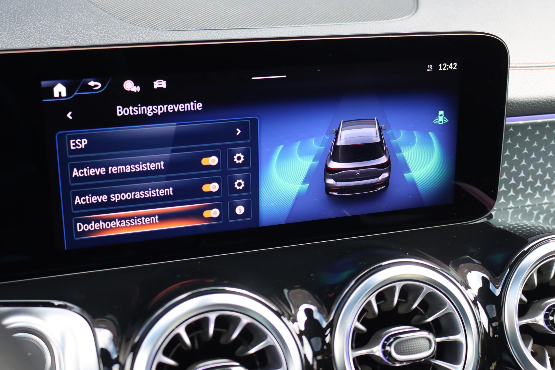 Hoofdafbeelding Mercedes-Benz EQB