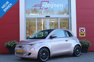 Fiat 500 LA PRIMA 118PK 42 kWh | PANORAMA DAK | ACHTERUITRIJ CAMERA | LEDEREN BEKLEDING | PARKEERSENSOREN VOOR + ACHTER | LED KOPLAMPEN | ADAPTIVE CRUISE CONTROL | NAVIGATIE | DODEHOEK DETECTIE | 17" LICHTMETALEN VELGEN | DRAADLOZE TELEFOONLADER | KEYLESS ENTRY/START |