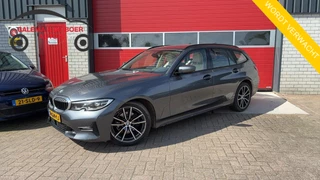 BMW 3-serie Touring 320i High Executive Edition AUTOMAAT / TREKHAAK / SFEER / BLACK OPTIC / STOELVERW / CARPLAY / LEDER / VIRTUAL / NL-AUTO