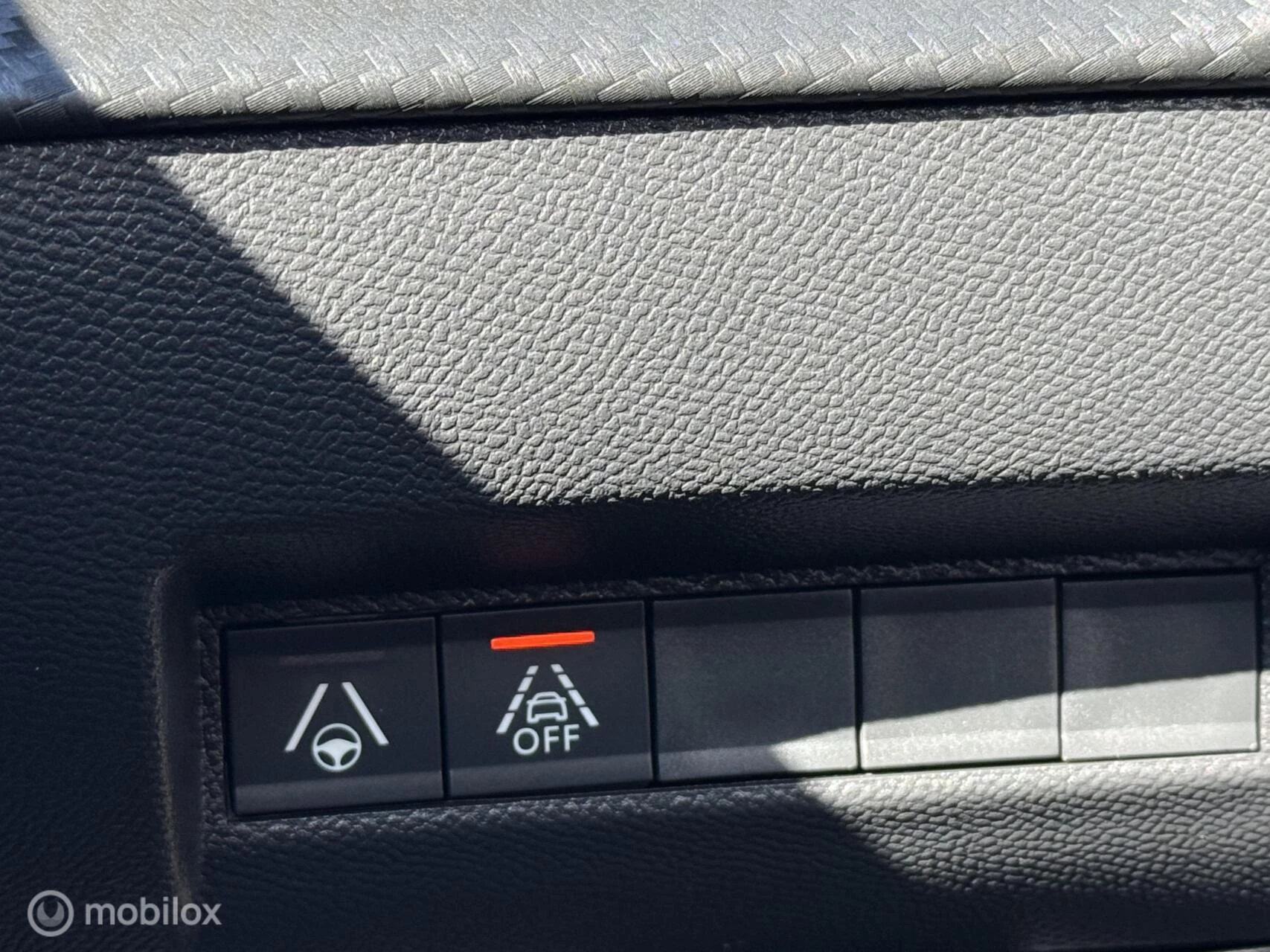 Hoofdafbeelding Peugeot e-208