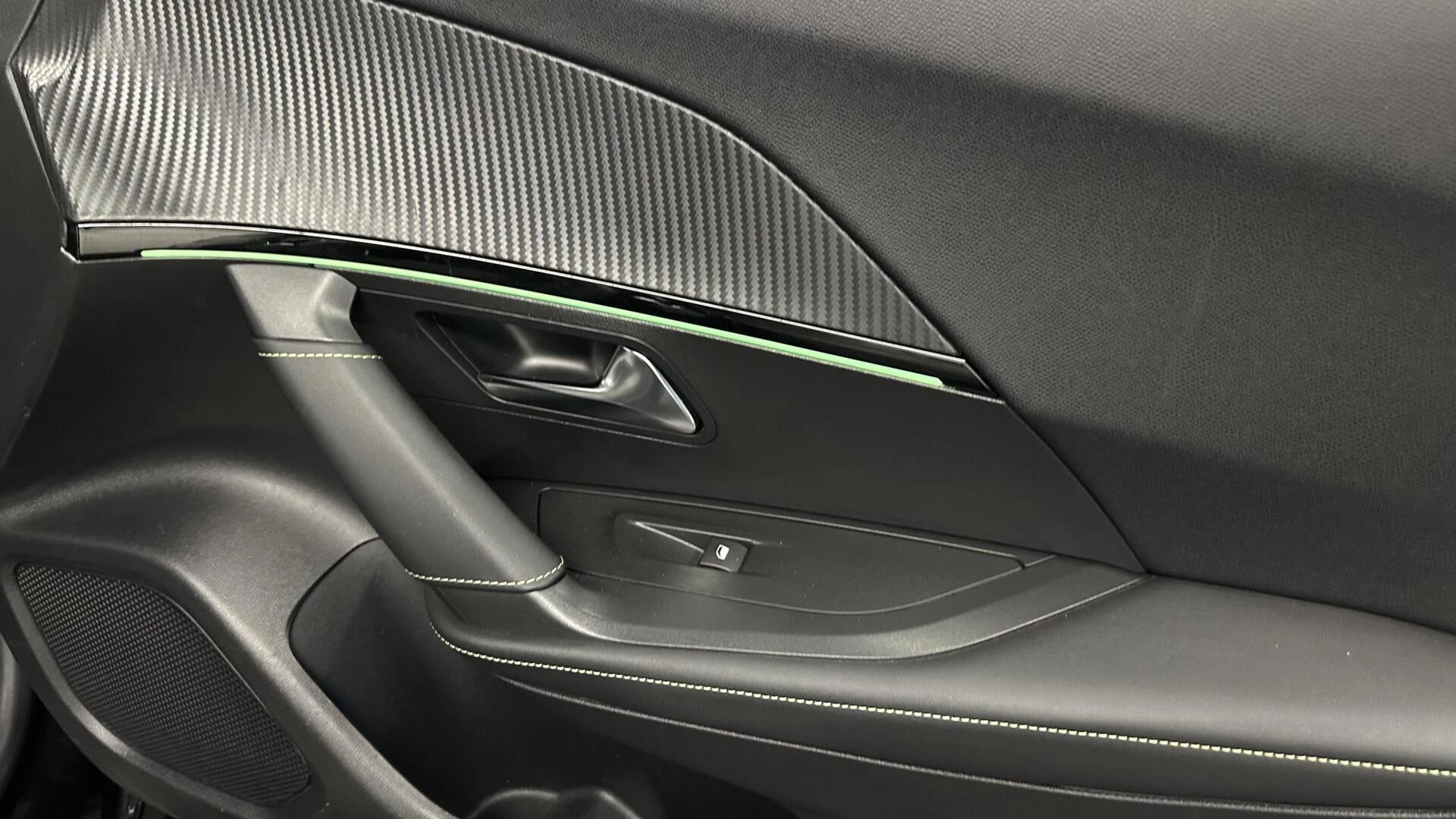 Hoofdafbeelding Peugeot e-2008