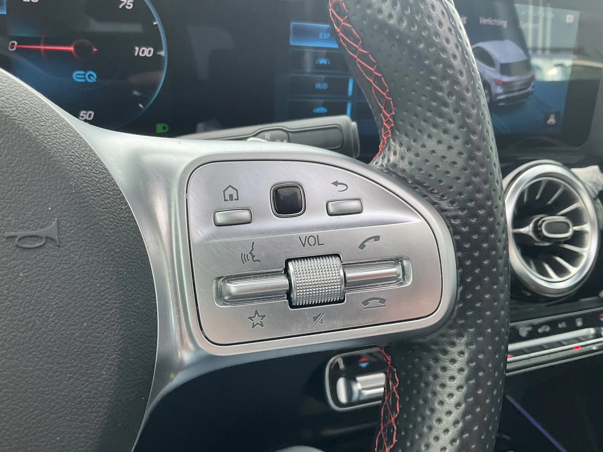 Hoofdafbeelding Mercedes-Benz EQA