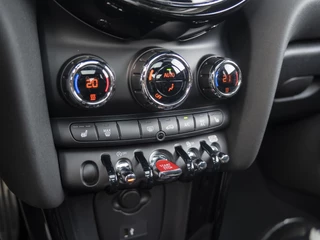 MINI 3-Deurs Cooper John Cooper Works + Panoramadak + Stoelverwarming