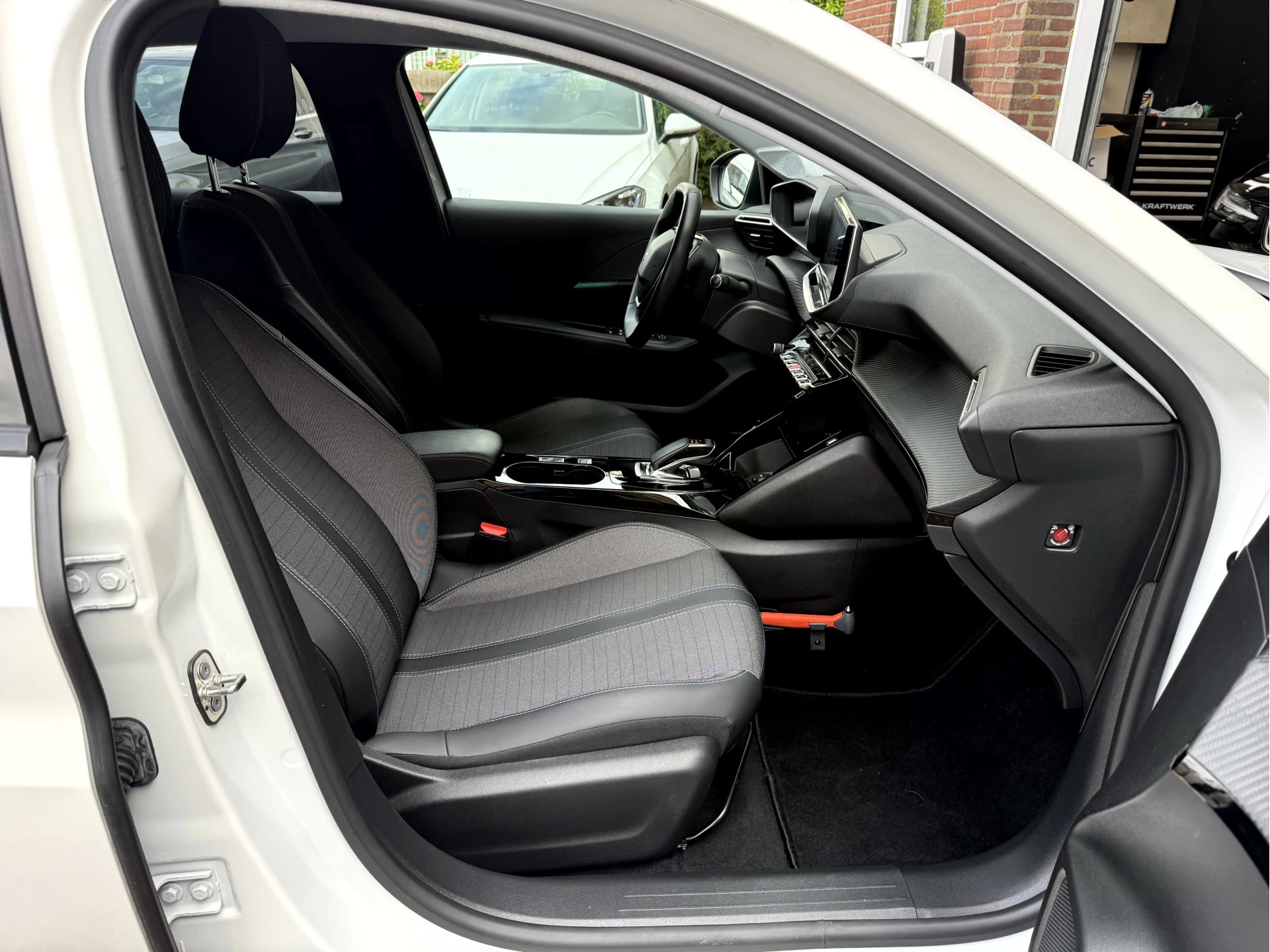 Hoofdafbeelding Peugeot e-208