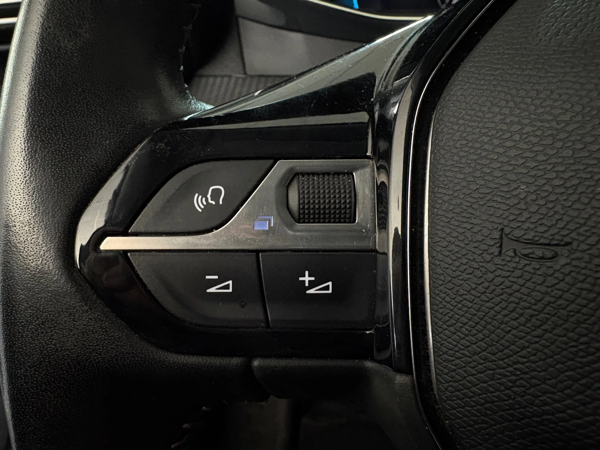 Hoofdafbeelding Peugeot e-2008