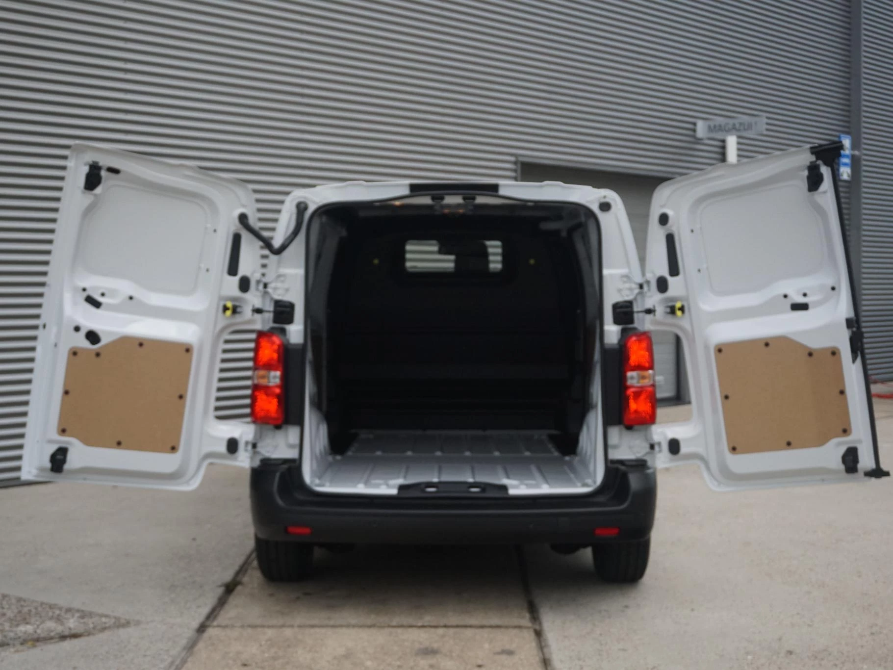 Hoofdafbeelding Peugeot e-Expert