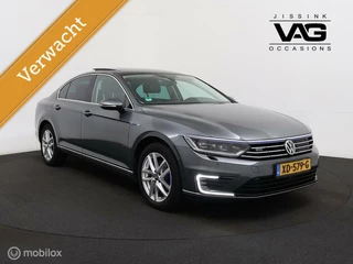 Hoofdafbeelding Volkswagen Passat Volkswagen Passat 1.4 TSI GTE Highline Pano LED Virtual Leer Standkachel